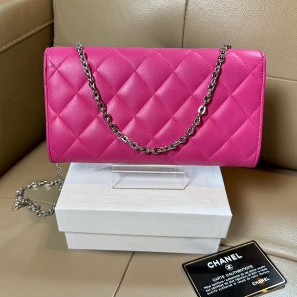 Chanel lambskin quilted flap wallet - Picture 3 of 11